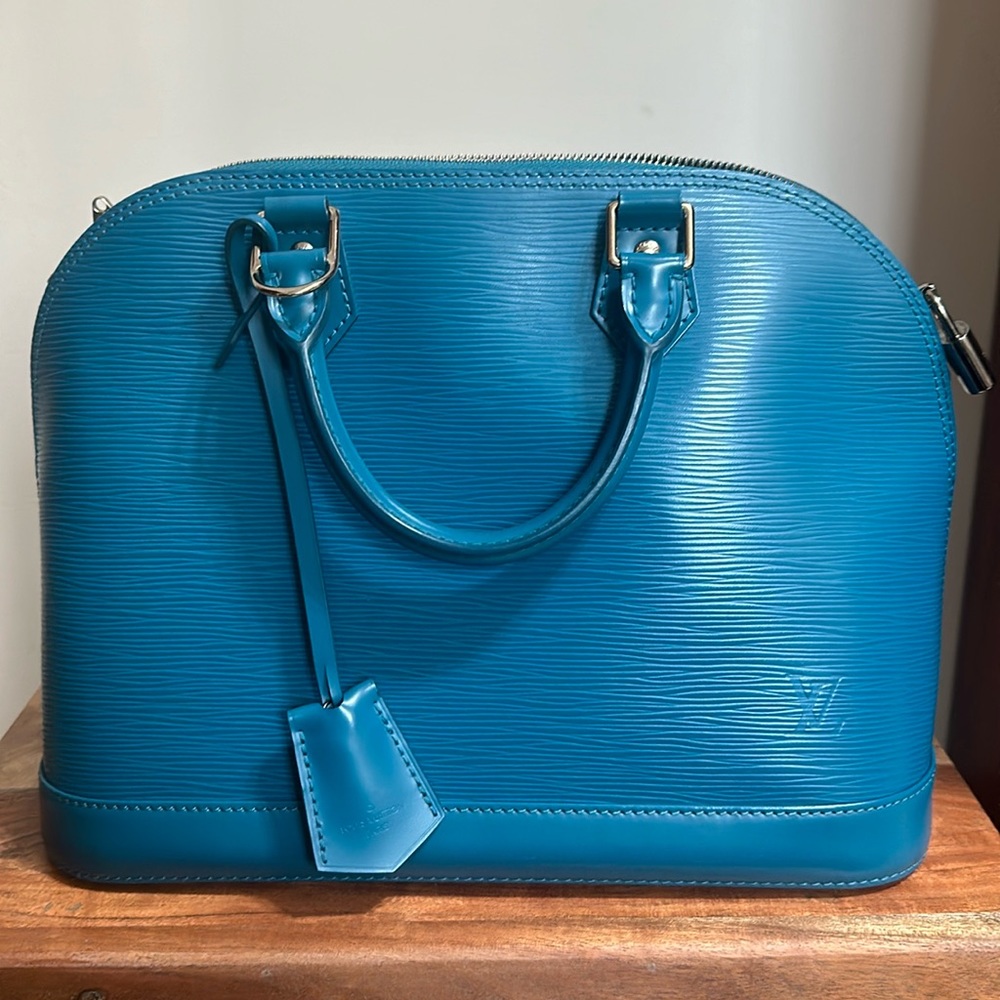 Louis Vuitton Alma PM epi leather